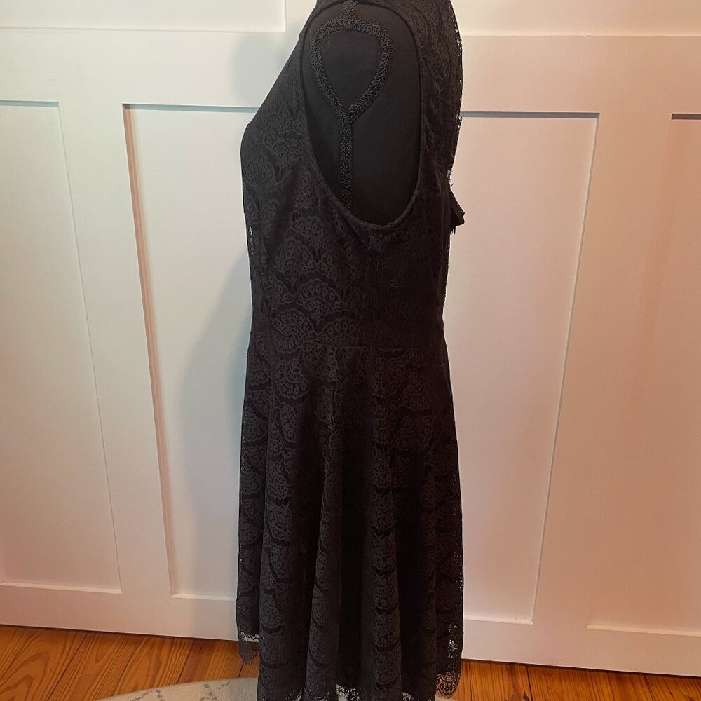Black lace dress by Kensie Size 14 - Picture 3 of 6